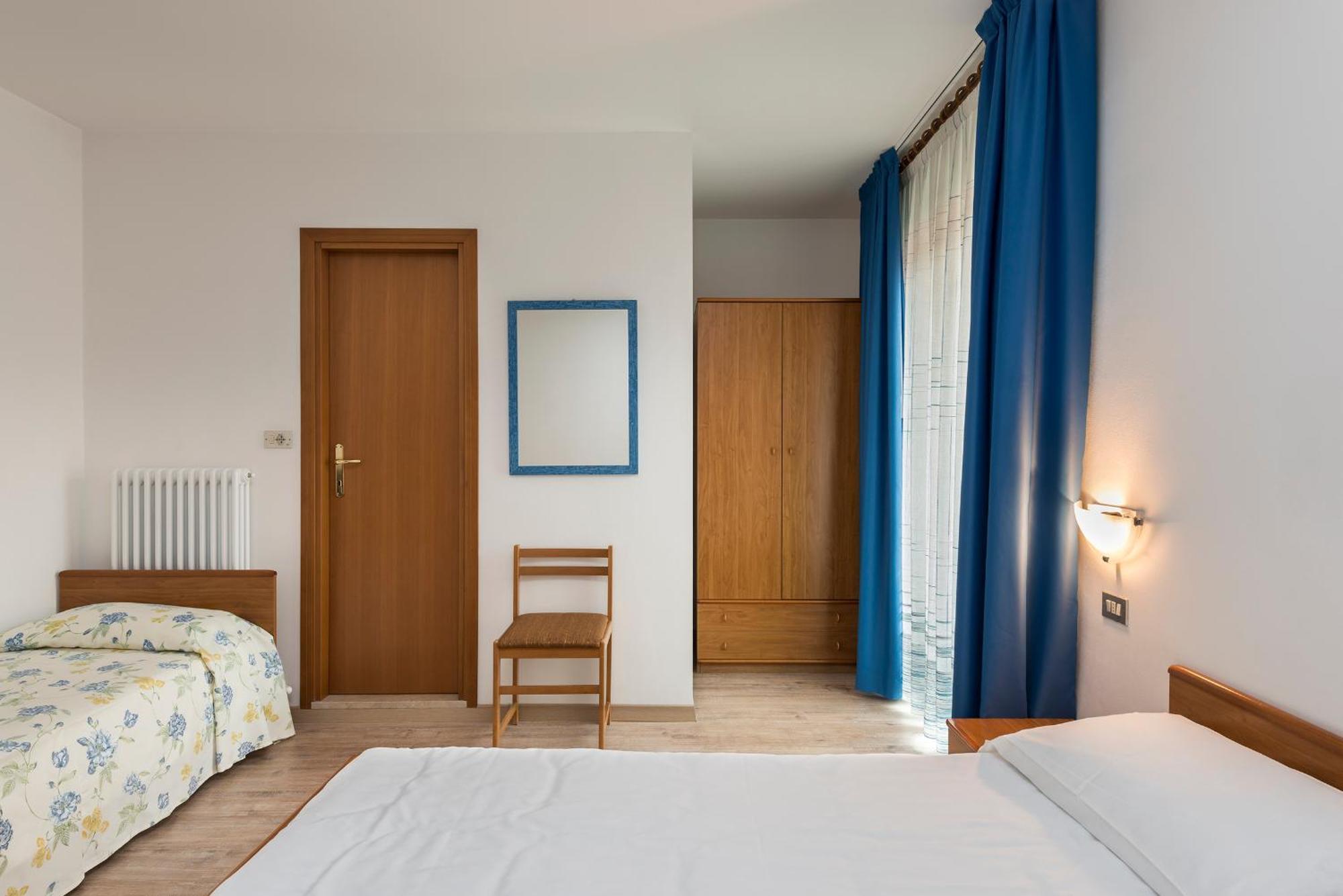 Hotel Villa Al Vento Torbole Sul Garda Quarto foto