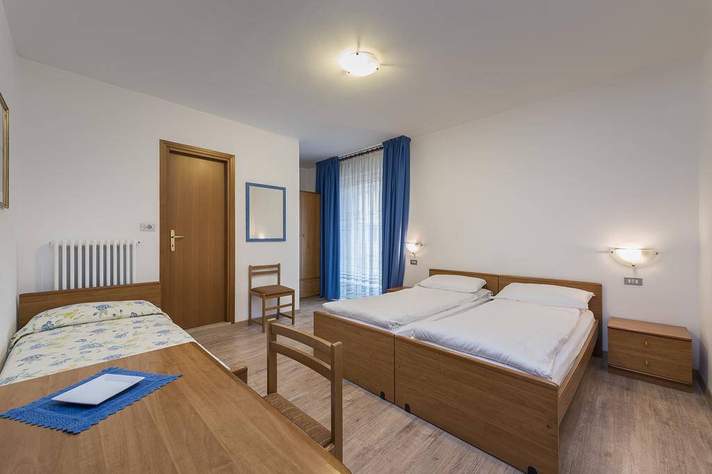 Hotel Villa Al Vento Torbole Sul Garda Quarto foto